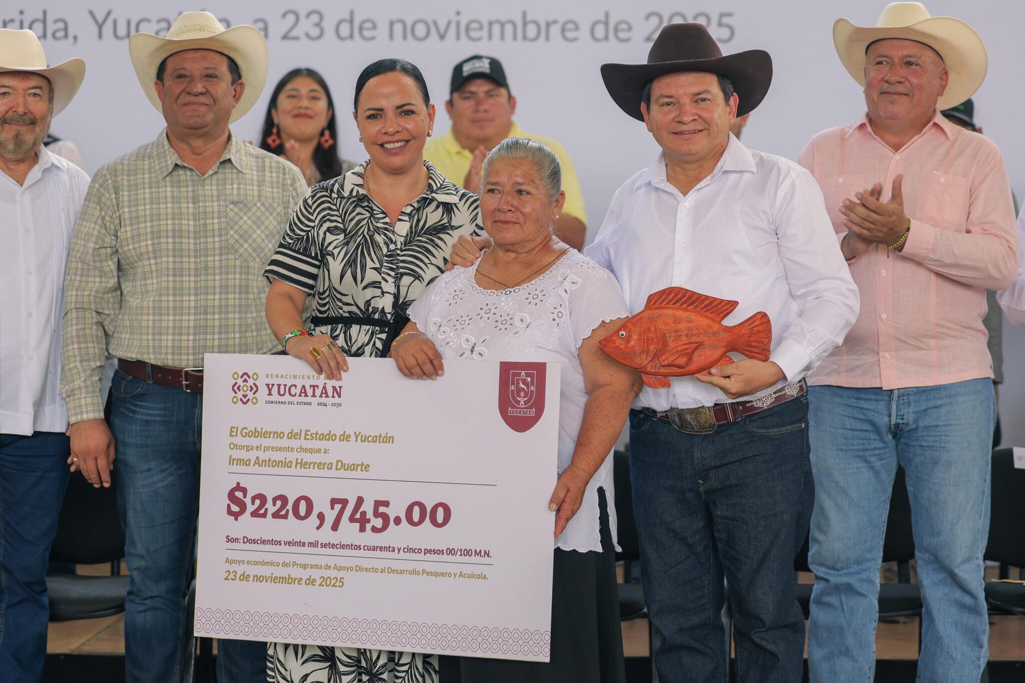 Díaz Mena firma el decreto de la nueva Ley Ganadera de Yucatán - Dos ...