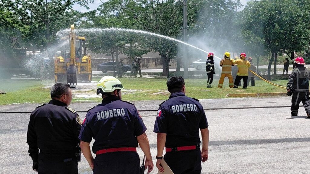 Fuego, sirenas y tensión: espectacular simulacro pone a prueba la capacidad de respuesta ante una emergencia con combustible