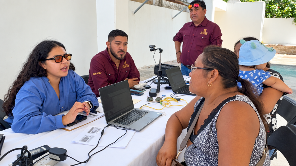 Servicios de salud y trámites a la comunidad pesquera de Telchac Puerto