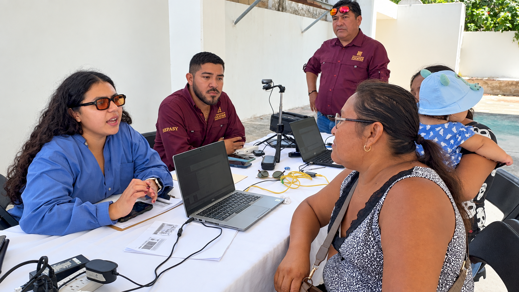Servicios de salud y trámites a la comunidad pesquera de Telchac Puerto