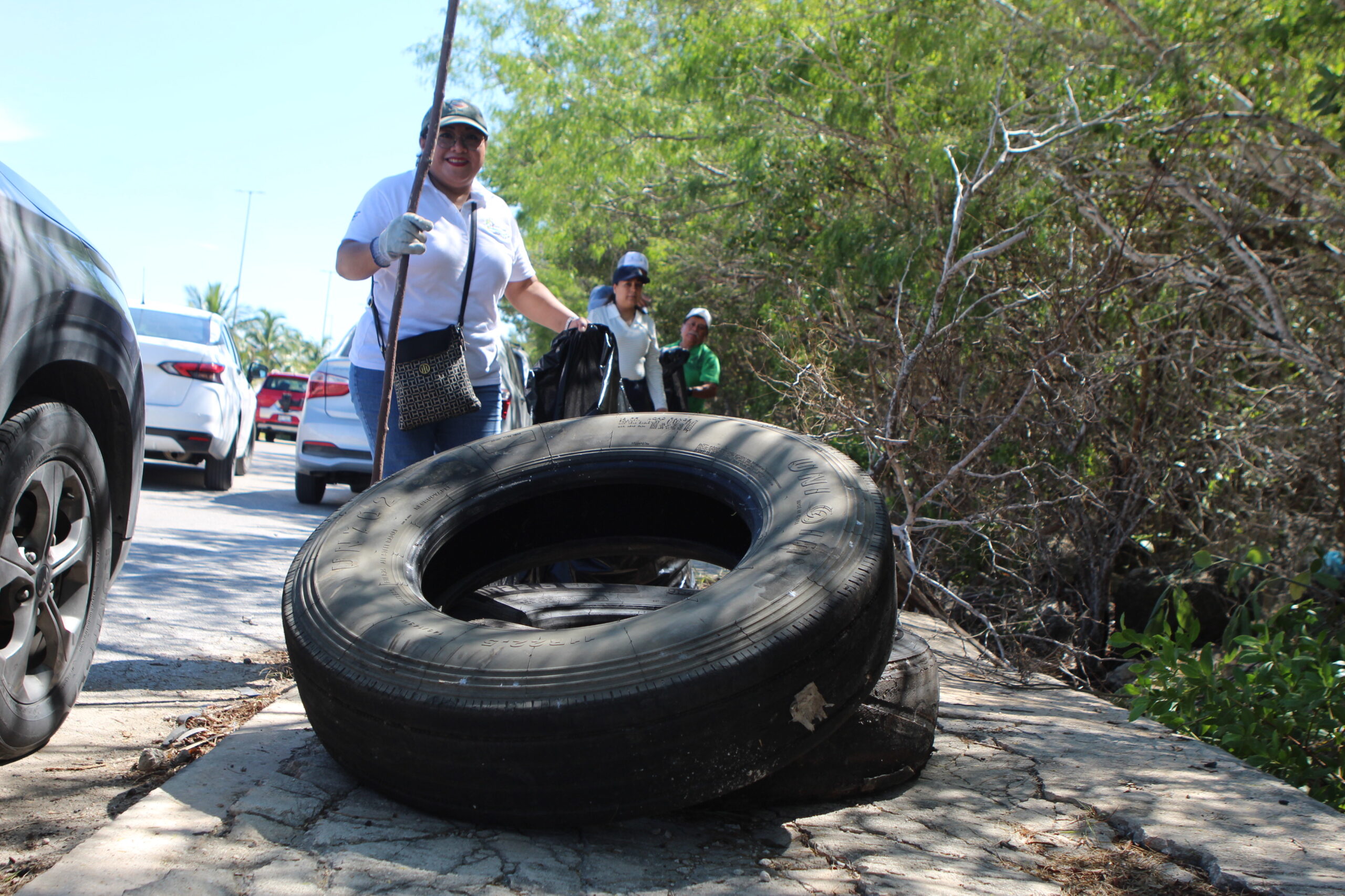 Progreso limpia la ciénega, pero la basura sigue regresando