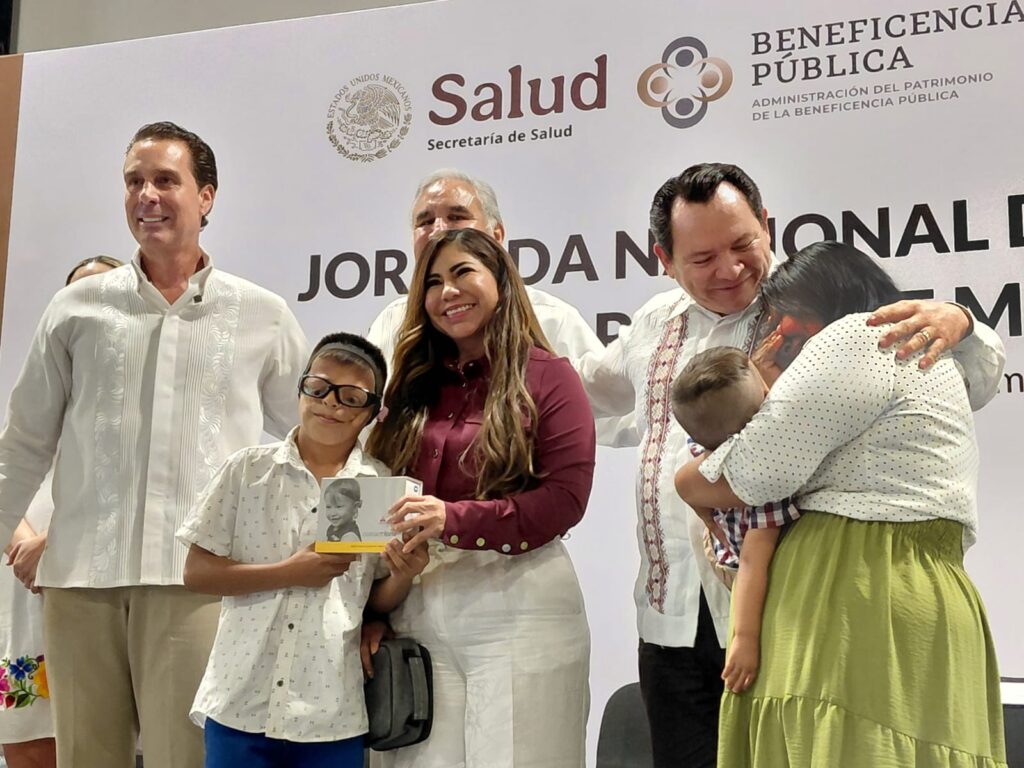 Mati recibe un nuevo aparato auditivo y se convierte en símbolo de inclusión en Yucatán
