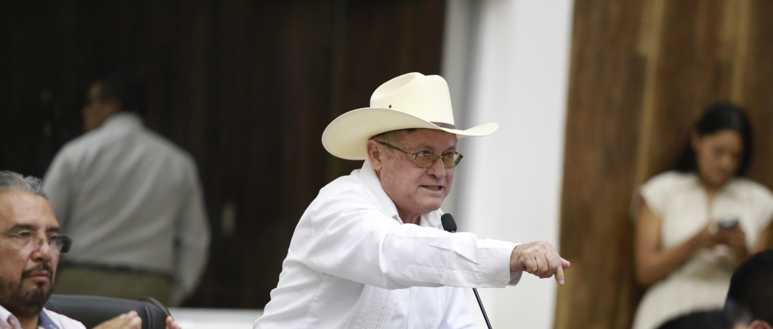 Wilmer Monforte exhibe contradicciones del PAN por el agua